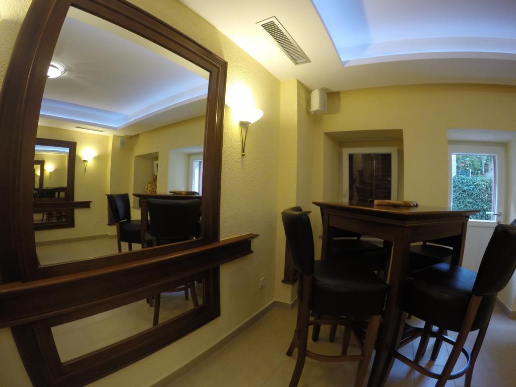 Guest House Neho Cres Bagian luar foto